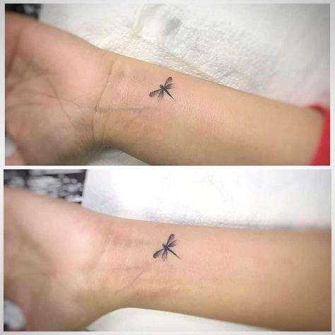 Tattoo Infinity, Small Dragonfly Tattoo, Sisters Tattoo, Tattoo Tiny, Flying Tattoo, Dragonfly Tattoo Design, Food Tattoos, Tato Henna, Map Tattoos