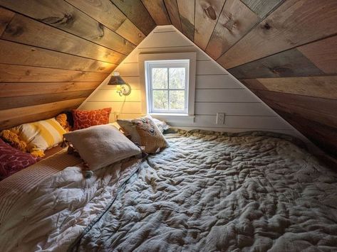 Small Loft Bedroom, Cozy Attic Bedroom, Two Couches, Cozy Attic, Cozy Bedroom Design, Attic Ideas, Loft Bedroom, Small Loft, Attic Bedroom