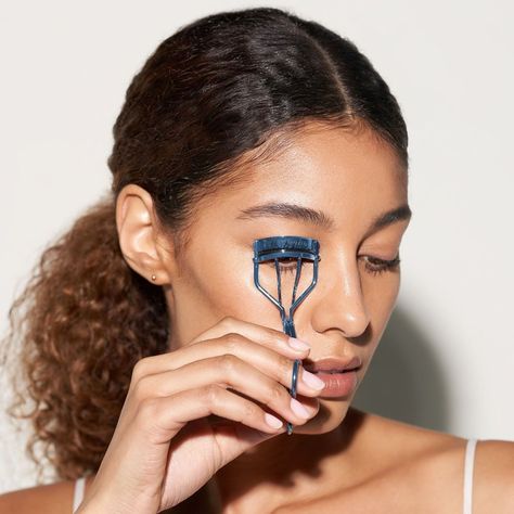 @tweezerman’s Instagram profile post: “Bell Bottom Blue for a classic curl. . . . . . #40YearsOfExpertBeautyTools #beautytoolexperts #beautyeditorial #beauty #bbloggers…” Eyebrow Tools, Curl Lashes, Eyelash Curlers, Tweezers Eyebrows, Lash Curler, Holiday Beauty, Beautiful Curls, How To Apply Mascara, Eyebrow Brush