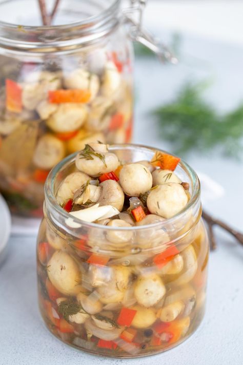 Easy Marinated Mushrooms - Momsdish Pickled Mushrooms Recipe, Mushroom Meals, Marinated Mushrooms Recipe, Aesthetic Mushrooms, Mushrooms Aesthetic, Mushroom Marinade, Mushroom Ideas, Mushroom Vegan, Mushroom Dishes