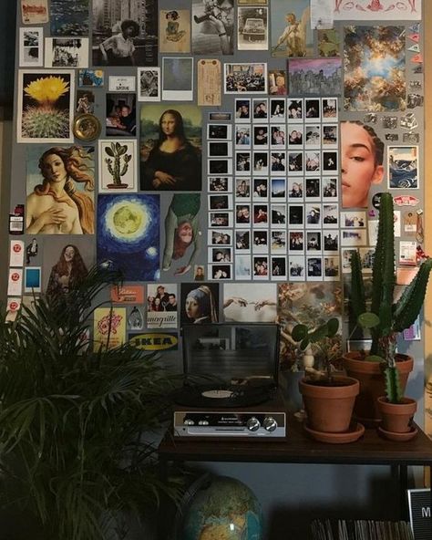 Camera Vintage, Uni Room, Dorm Room Inspiration, Grunge Room, Room Goals, Indie Room, Aesthetic Rooms, Vintage Room, Maximalism