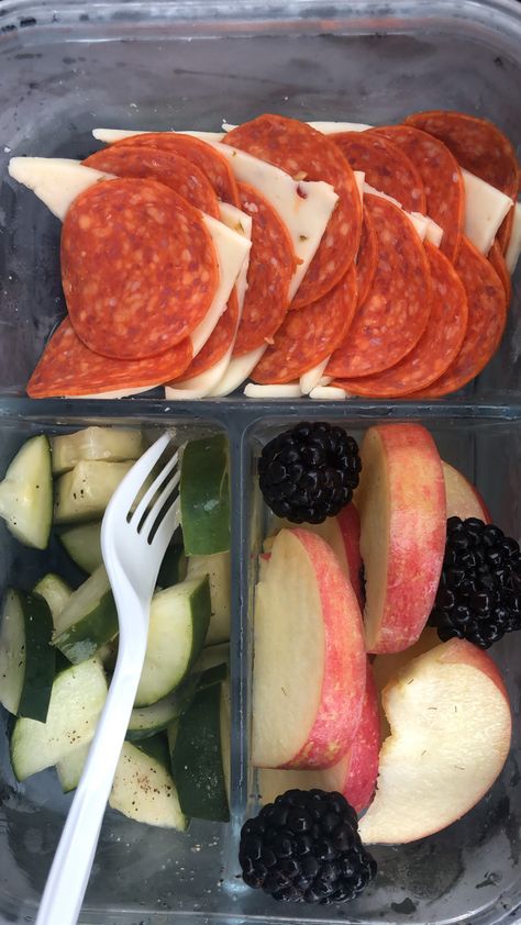 Packed Lunches For Adults, Keto Lunch Plates, Adult Work Lunches, Summer Bento Box Lunch, Bag Lunch Ideas For Adults, Protein Box Ideas Work Lunches, Lunch Ideas For Diabetics, Husband Bento Lunch, Keto Bento Box Ideas For Adults