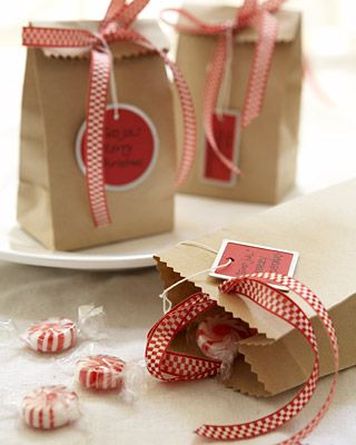 Christmas Treat Bags, Brown Paper Packages, בר מצווה, Festive Decor, Christmas Goodies, Holiday Decorating, Candy Bags, Brown Bags, Christmas Gift Wrapping