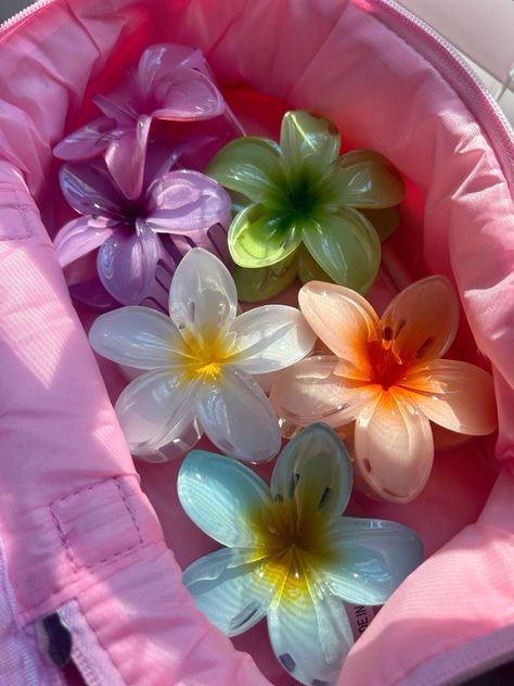 Hair clip, flower, hibiscus, lilly, flowers, flower clip, flower hair clip, flower claw clip, claw clip , pink flower, purple flower, blue flower, green flower, plumeria, plumeria clip, plumeria claw clip, aesthetic -(amazon associate) Flower Claw Clips, Hair Clips Aesthetic, Hawaiian Flower Hair, Claw Clips For Thick Hair, Tropical Hair, Clips For Thick Hair, Thick Hair Styles Medium, Hair Accessories Collection, Hair Claw Clips