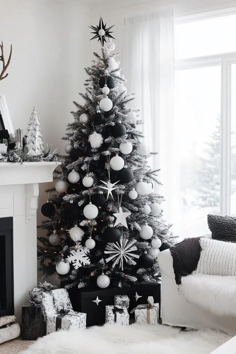 The Magic of Monochromatic: Black and White Christmas Tree Ideas That Wow – Arts and Classy Christmas Trees Decor Ideas, Red And Green Christmas Decor, Black Xmas Tree, Monochromatic Black And White, Black And White Christmas Tree, Black And White Tablecloth, Black Christmas Tree Decorations, Green Christmas Decor, Black Christmas Decorations