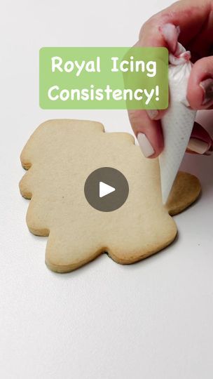 17K views · 140 reactions | 🎄Here’s a few more tips on Royal Icing Consistency! 🎄I sure made a mess of this cookie but it all worked out in the end and it’s going to be one of my coolest Christmas Cookies for 2023! #royalicing #royalicingcookies #decoratedsugarcookies #cookiereels #cookietutorial #sugarcookies #consistency #decoratedcookies | Beka’s Cookie Decorating Guide for Beginners | Beka’s Cookie Decorating Guide for Beginners · Original audio Red And White Cookies Decorating Ideas, Royal Icing Cookies For Beginners, Royal Icing Consistency, Cookie Decorating For Beginners, Cookie Decorating Videos, Icing Consistency, Cookie Tutorials, Decorating Videos, Christmas Sugar Cookies