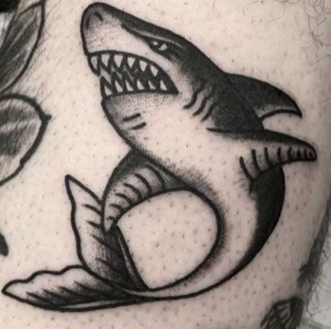 Traditional Shark Tattoo, Shark Tattoo Ideas, Tato Maori, Traditional Black Tattoo, Shark Tattoo, Men Tattoos, Muster Tattoos, Shark Tattoos, Old School Tattoo Designs