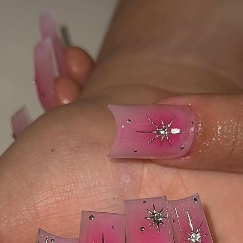 Jacqueline Garcia on Instagram: "pretty pink aura & chrome stars 🩷✨ • • • #nailsofig #pinknails #taperedsquarenails #auranails #chromenails #blingnails #starnails #nailinspiration #nailideas #nailitdaily #nailart #naildesign #arizonanails #phoenixnailtech #acrylicnails #nailaddict" Short Hot Pink Nails With Design, Aura Nails Short, Aura Nails Pink, Chrome Star Nails, Quirky Nails, Pink Aura Nails, Aura Nails, Tapered Square Nails, Hot Pink Nails