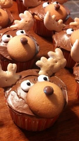 Merry Chris-Moose Moose Birthday, Lumberjack Birthday Party, Christmas Cupcakes, Fun Kids Food, Kids Snacks, Cupcake Cookies, Holiday Treats, Christmas Treats, Christmas Baking