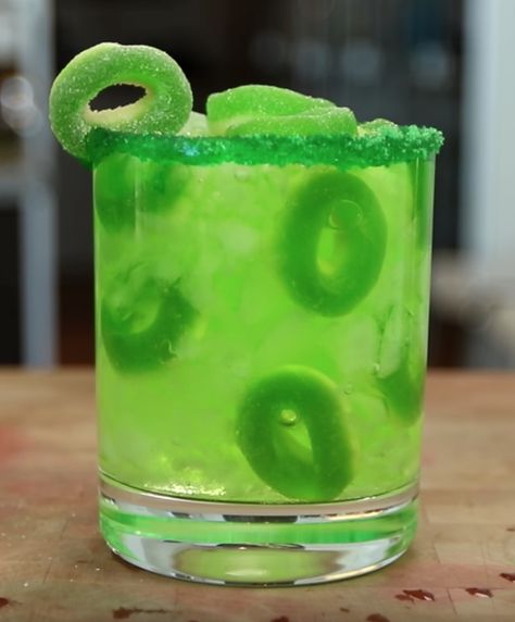 GREEN PEACH PRINCESS   If you want to learn how to make this delicious green candy cocktail recipe, just click on the video link above! Lime Green Alcohol Drinks, Green Colored Drinks, Video Game Cocktails, Green Alcoholic Drinks, Alcohol Punch, Fishbowl Drink, Princess Drinks, Green Cocktails, Green Alcohol