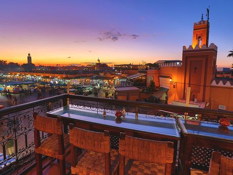 Marruecos es un país primoroso, con múltiples y variados paisajes. Hacer turismo en Marruecos le ofrece unos lugares espectaculares para fotografiar. Le dejamos una pequeña muestra de Fotos de Marruecos que hemos realizado en diferentes lugares y regiones en Marruecos para que conozca nuestra tierra. ¿Le gustaría visitar estos lugares con nuestra ayuda?. Haga clic en las fotos de Marruecos Moroccan Architecture, Independence Day Images, Desert Tour, Make Your Dreams Come True, Different Cultures, Holiday Packaging, Dreams Come True, Travel Agency, Casablanca