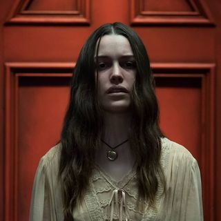 Haunting Of Hill House, House On Haunted Hill, Victoria Pedretti, Netflix Home, Shirley Jackson, Promotional Image, Hill House, House On A Hill, Film Serie