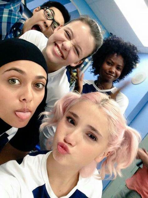 Next Class peeps Lola Degrassi, Lola Pacini, Degrassi High, Amanda Arcuri, Degrassi Cast, Degrassi Next Generation, Degrassi Next Class, Degrassi The Next Generation, Girls Run The World