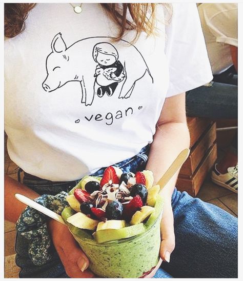 Vegan Aesthetic, Vegan Inspiration, Low Calorie Snacks, E Dawn, Vegan Lifestyle, Fruit Smoothies, Going Vegan, Cute Food, A Bowl