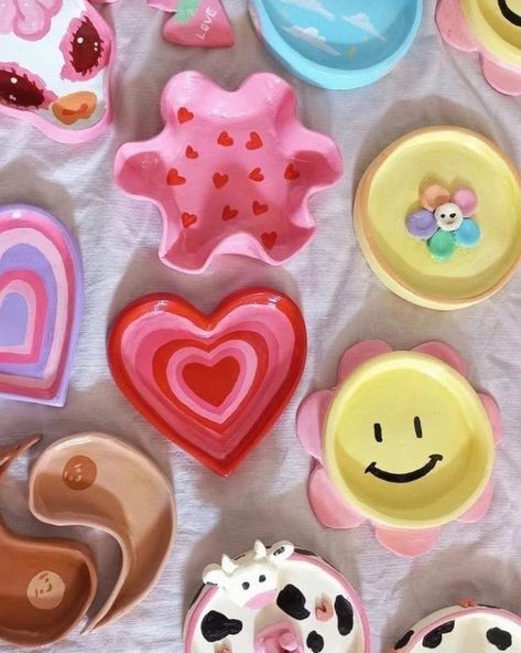 Pottery Painting Ideas Easy, Clay Trays, Easy Clay Sculptures, Diy Paint Projects, Pottery Painting Ideas, Air Dry Clay Projects, Pinterest Diy Crafts, Clay Diy Projects, Clay Crafts Air Dry