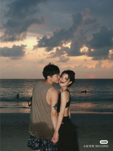 Couple Photo At Beach, Couple Beach Ideas, Couple Pic Beach, Couple Poses At The Beach, Cute Couple Pics On The Beach, Couple Photo Beach, Beach Photo Couple, Beach Photo Ideas For Couples, Photo Ideas With Boyfriend