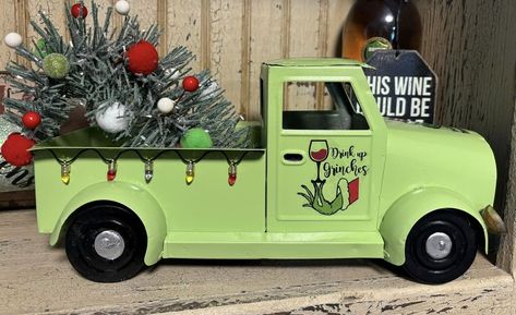 Grinch Truck, Decorating With Plaid, Christmas Car Decor, Car Decor Ideas, Grinch Diy, Car Decoration Ideas, Grinch Decor, Grinch Tree, Grinch Stuff