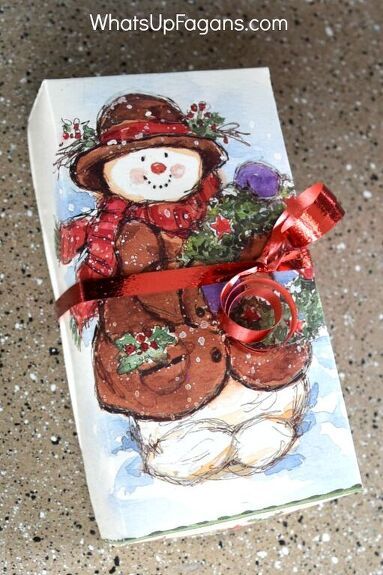 Fantastic ways to use your Christmas cards to create holiday decor and gifts Old Christmas Cards, Recycle Christmas Cards, Christmas Gift Boxes, Cute Christmas Cards, Recycled Cards, Christmas Card Ornaments, Small Christmas Gifts, Christmas Is Over, Snowflake Cards