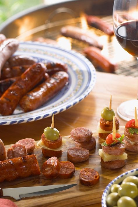 Sausage Platter, Spanish Sausage, Gourmet Sausage, Spanish Cheese, Pork Sausages, Spanish Foods, Food Boards, Spain Spanish, Grilled Sausage