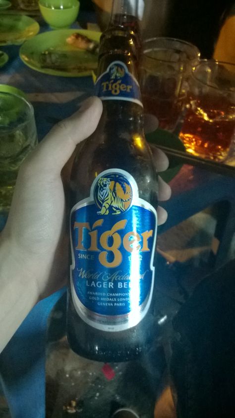 Tiger beer (Vietnam) Tiger Beer Drinks, Bia Tiger, Barley Beer, Tiger Beer, Peaky Blinders Characters, Love Images With Name, Beer 101, Haha Photos, Lucky Wallpaper