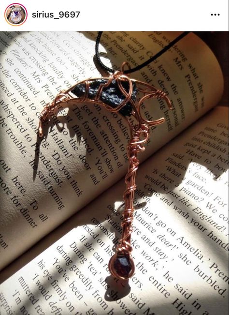 Witchy Wire Wrap, Gothic Wire Wrapped Jewelry, Wire Skeleton, Fantasy Wire, Hadiah Diy, Copper Wire Art, Wire Wrap Jewelry Designs, Wire Wrapped Jewelry Diy, Wire Jewelry Designs