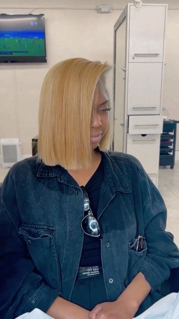 The Cut Life on Instagram: "soooo pretty!!! @hglssalon @quinnstyle 🤩 #thecutlife #bocaratonhairstylist #bluntbob #bobhaircut #blondebob #shorthair #boblife #silkpress #microlinks Stylists, join our directory via Link In Bio! www.thecutlifedir.com Stylists, email ad inquiries to info@thecutlife.com" Taper Hairstyle, Natural Hair Bob Cut, Pixies Haircut, Short Hair Updos, Taper Haircut, Natural Hair Bob, Short Blonde Bobs, Classic Taper, Natural Straight Hair