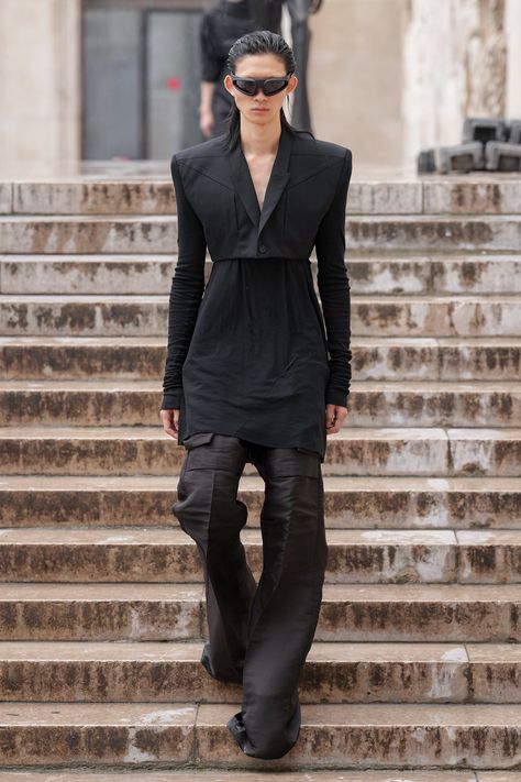 Rick Owens Mens, Lord Of Darkness, 90s Fashion Show, Backyard Gardens, Slouchy Shirt, 2024 Menswear, Paris Fashion Week Runway, Stella Mc, Michael Costello