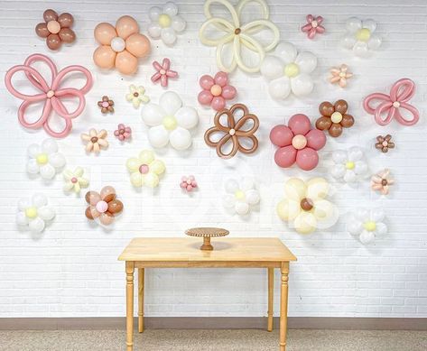 Bloons - Balloon Decor:round_pushpin:OKC shared a post on Instagram: "I will never grow old of a good flower wall. Plus can we talk about this color scheme :heart_eyes:? • • Which flower is your favorite?". Follow their account to see 295 posts. Balloon Flower Wall, Flower Balloon Wall, Diy Birthday Wall, Majlis Aqiqah, Balloon Bouquet Delivery, Sibling Birthday Parties, Flower Balloons, Gender Reveal Baby Shower Themes, Flower Birthday Party