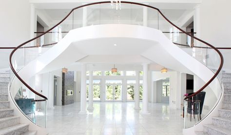 Circular Stairs Curved Staircase, Double Curved Staircase, Curved Stairs Design, Classical Staircase, Dual Staircase, Dream Entryway, Stairs Curved, Staircase Modern, Circular Staircase