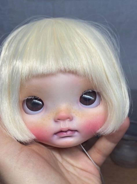 mari_fil_blythe_dolls Doll Customization, Brat Doll, Short Animation, Dolls Custom, Cute Creepy, Making Dolls, Blythe Custom, Layering Outfits, Custom Blythe