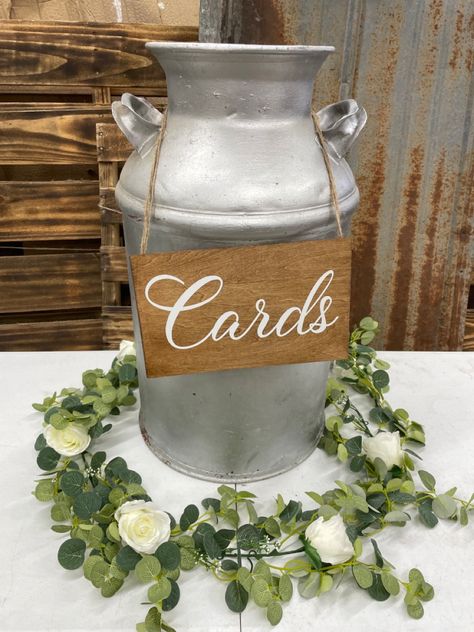 Viking Wedding Decorations Ideas, Milk Can Centerpiece, Cowboy Wedding Table Decor, Milk Can Wedding Decor, Wishing Well Ideas Wedding, Western Wedding Centerpieces Diy, Country Wedding Ideas Decorations, Country Wedding Decor Ideas, Western Wedding Centerpieces