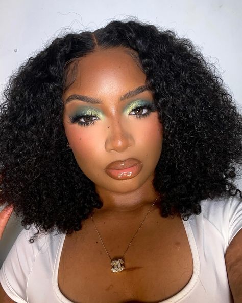 your muse 💚 using @nomadcosmetics Ireland palette 💚😍 (a bunch of green goodness) use code ‘kaylawayla’ for $$ off 🥰 Deeets: @elfcosmetics jelly pop & poreless putty primer @danessamyricksbeauty blurring balm ‘7’ + @hauslabs triclone foundation @threadbeauty foundation stick 140 @hudabeautyshop faux filter concealer ‘granola’ & ‘sugar biscuit’ @basmabeautyofficial burnt orange cream blush @maybelline fit me pressed powder 222 @onesize DIY PEACH POWDER w/ ultra pink & sweet honey @makeu... Green Makeup Looks Natural, Neon Green Makeup Looks Black Women, Emerald Makeup Looks Black Women, Green Makeup Looks Black Women, Dark Green Makeup Looks, Emerald Green Makeup Looks, Fit Me Pressed Powder, Editorial Glam, Green Dress Makeup