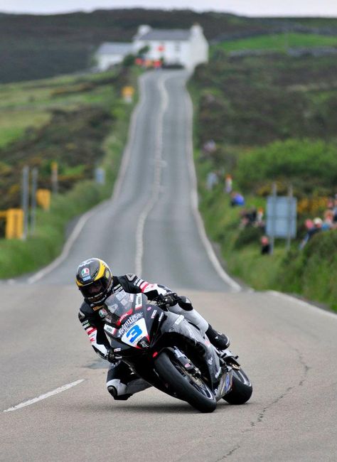 Guy Martin, IOM TT Guy Martin, Motorcycle Racers, Snow Goggles, Hot Bikes, Manx, Cool Motorcycles, Racing Motorcycles, Jacksonville Florida, Street Bikes