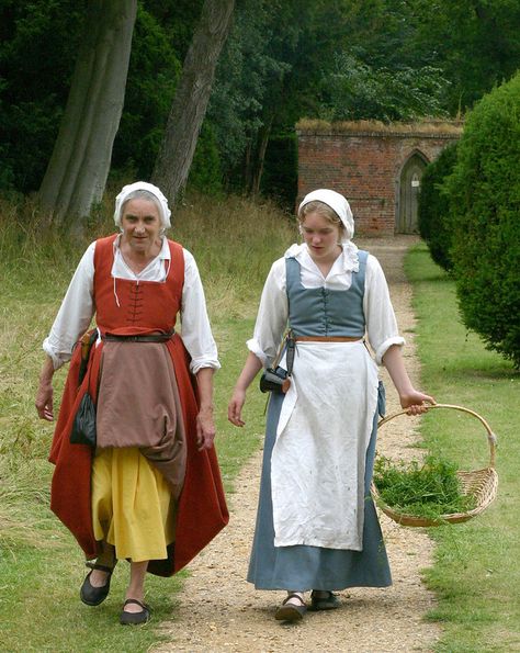 Two Women and a Basket | At Kentwell Hall, Suffolk | Flickr Villager Outfit, Villager Costume, Kentwell Hall, Peasant Clothing, English Culture, Elizabethan Costume, Cultural Dress, Drawing Models, Retro Girl