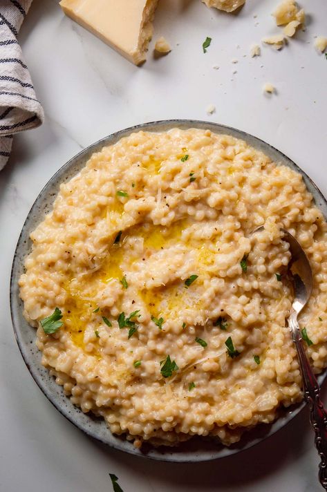 Mac And Cheese Couscous, Cheesy Couscous Recipes, Creamy Pearl Couscous Recipes, Parmesan Pearl Couscous Recipes, Peal Couscous Recipes, Couse Couse Recipe, Pearl Couscous Risotto, Easy Pearl Couscous Recipes, Creamy Couscous Recipes