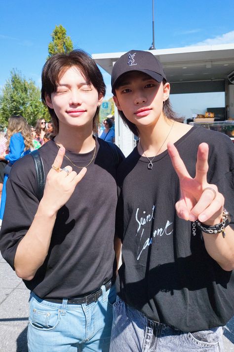 #hyunjin #felix #straykids Hyunlix Selca, Story Love, Felix Lee, Fandom Kpop, Boy Group, Homeless Children, Love At First, Felix Stray Kids, Just Friends