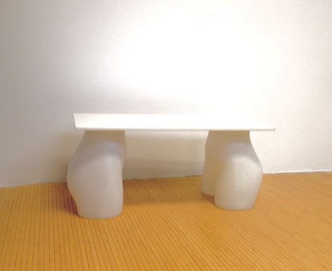 A video tutorial on how to make a table using mannequin legs (or butts) Mannequin Table, Mannequin Ideas, Making A Table, Mannequin Parts, Mannequin Decor, Mannequin Legs, Bedroom Board, Mannequin Art, Make A Table