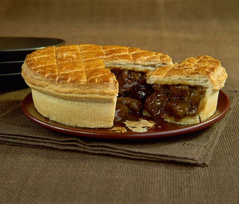 Steak and kidney pie is a national favorite in Britain. This recipe produces a golden pastry with a hearty, meaty filling perfect for colder months. Steak And Kidney Pie Recipe, Kidney Pie Recipe, Beef And Guinness Pie, Kidney Pie, Steak And Kidney Pie, Steak Pie, Meat Pie Recipe, Hp Sauce, Beef Pies