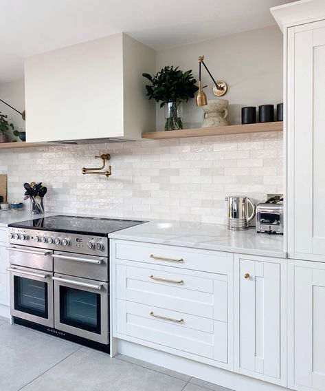 Kitchen Backsplash Inspiration, Backsplash With White Cabinets, Kitchen Splashback Tiles, Moroccan Zellige, White Kitchen Tiles, White Kitchen Backsplash, White Tile Backsplash, Neutral Kitchen, Kitchen Backsplash Designs