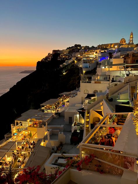 Greece. Sunset. Oia. Aesthetic. Santorini. Fira. Travel. Landscape Nadia Core, Santorini Greece Aesthetic, Santorini Fira, Sunset Santorini, Fira Greece, Greece Sunset, Grecia Santorini, Fira Santorini, Santorini Sunset