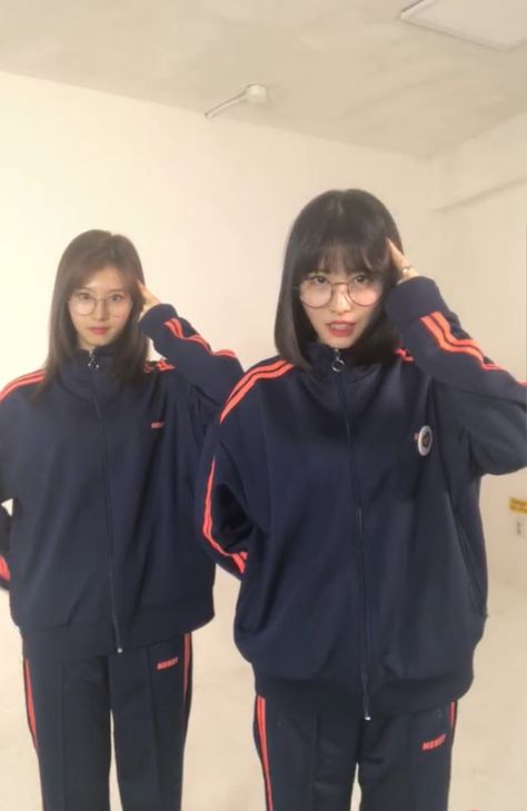 Korean School Tracksuit, Korean Tracksuit Outfit, Sport Uniform School Korean, Korean School Outfits, School Tracksuit, Sport Outfits School, Friendship Vibes, Pe Uniform, Jogging Outfit