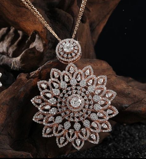 Simple Diamond Jewelry, Pakistani Jewellery, Beautiful Jewelry Diamonds, Diamond Pendant Jewelry, Diamond Locket, Real Diamond Necklace, Locket Design, Big Pendant, Mala Jewelry