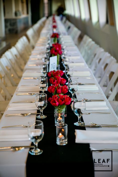 Black White Red Table Setting, Wedding Red Roses Theme, Red And Black Table Decorations, Red Dinner Party, Red Table Decorations, Red Table Settings, Cocktail Wedding Reception, Anniversary Dinner, Dinner Decoration