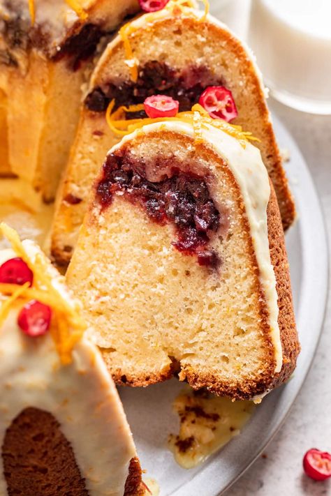 This cranberry orange pound cake is a moist cake with a cranberry filling and topped with an orange glaze. Ultimate Thanksgiving dessert! Orange Cranberry Cake, Cranberry Pound Cake, Cranberry Orange Pound Cake, Orange Coffee Cake, Orange Pound Cake Recipe, Cranberry Orange Bundt Cake, Cranberry Filling, Coffee Cake Bundt, Cranberry Orange Relish