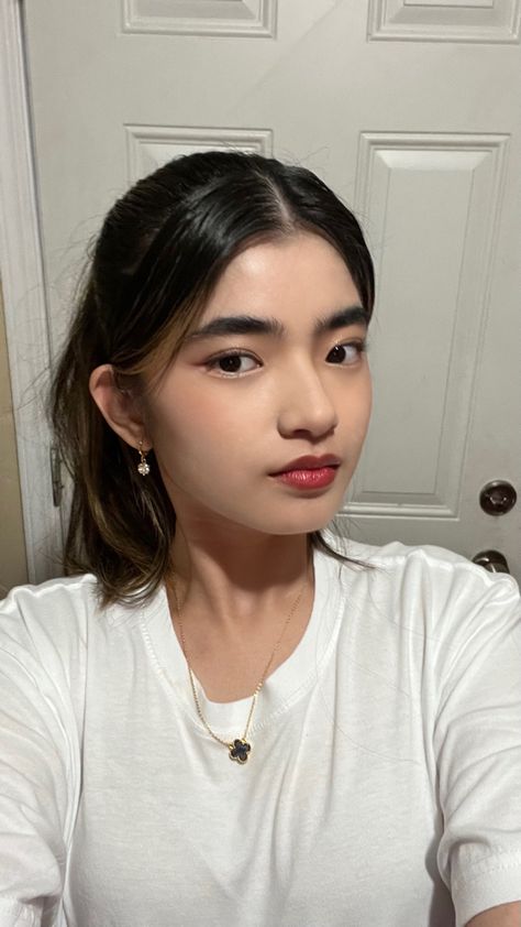 Thick Eyebrows Makeup, Make Up Korean Style, Ingenue Makeup, Make Up Korean, Asian Eyebrows, Make Up Asian, Eye Reference, Eyebrow Slits, Thick Brows