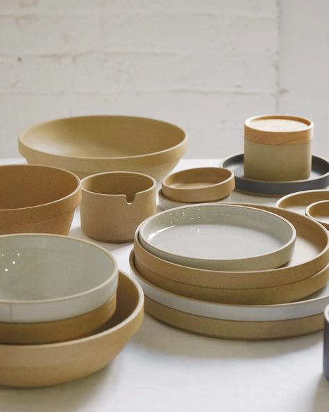 Porcelain and clay blend / Made in Nagasaki, Japan Product Photography Ceramics, Earthenware Dinnerware, Study Thoughts, Folk Interior, Kitchen Design Green, Clay And Crystals, Sustainable Kitchen Design, Earthy Eclectic, Wild Clay