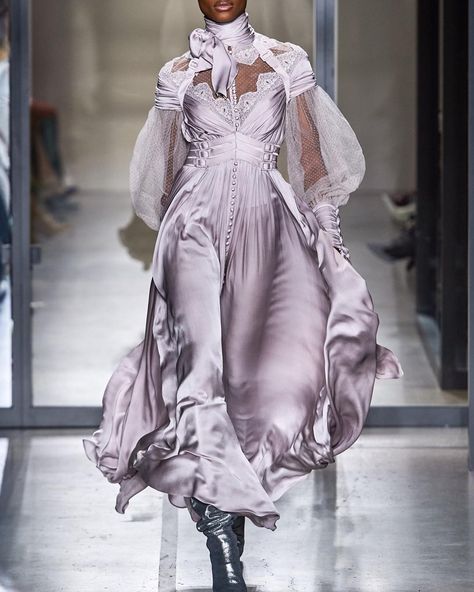 FINE FASHION FEED on Instagram: “Zimmerman Fall 2019 RTW ➡️ Which is your favourite: 1-10?” Runway Fashion Couture, Runway Outfits, Trend Report, Fantasy Fashion, Looks Style, Fancy Dresses, Costume Design, Look Cool, Couture Fashion