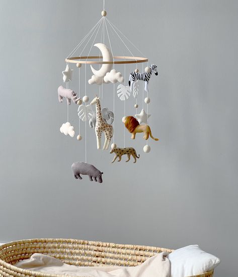 Savannah Nursery, Animals Africa, Safari Baby Mobile, Moon And Clouds, Cloud Mobile, Baby Zimmer, Dream Nurseries, Felt Mobile, Baby Rooms