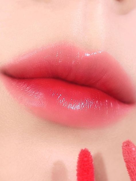 Korean gradient lips glossy red Gradient Lips Tutorial, How To Get Korean Pink Lips Naturally, Korean Glossy Lips Tutorial, Korean Gradient Lips Tutorials, Korean Gradient Lips, Gradient Lips Korean, Gradient Lips, Lip Tutorial, Water Lighting