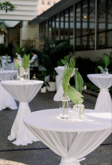 Palm Leaf Wedding Aisle, Wedding Etsy Ideas, Simple Tropical Wedding Table Decor, Old Florida Party Theme, Palm Table Decor, Destination Wedding Cocktail Hour, Tropical Cocktail Hour Decor, Simple Tropical Wedding Decor, Palm Leaf Centerpiece Wedding